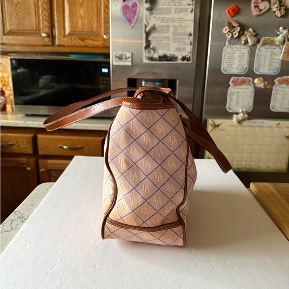 Dooney Bourke Pink Monogram Canvas Leather Tote Shoulderbag - Picture 4 of 6